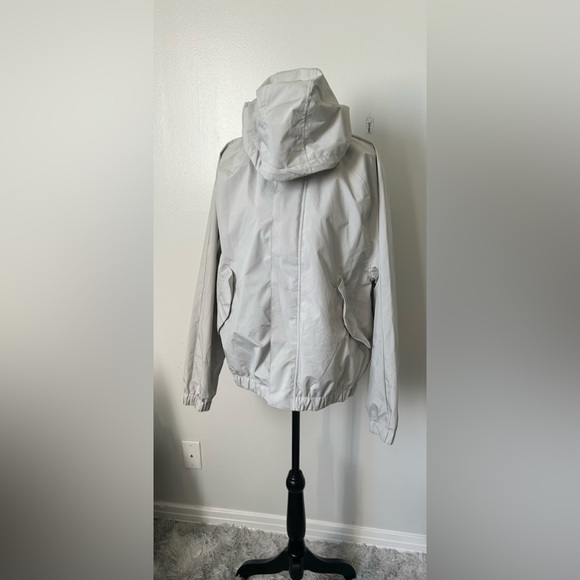 H&M Water Repellent and Windproof Jacket - size Small - Picture 2 of 10